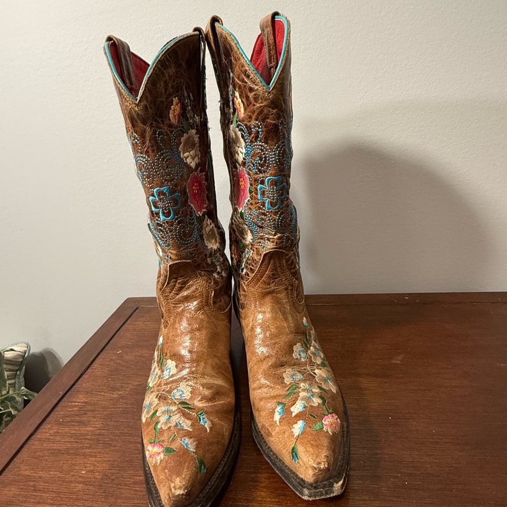 Floral Embroidered Brown Cowboy Boots